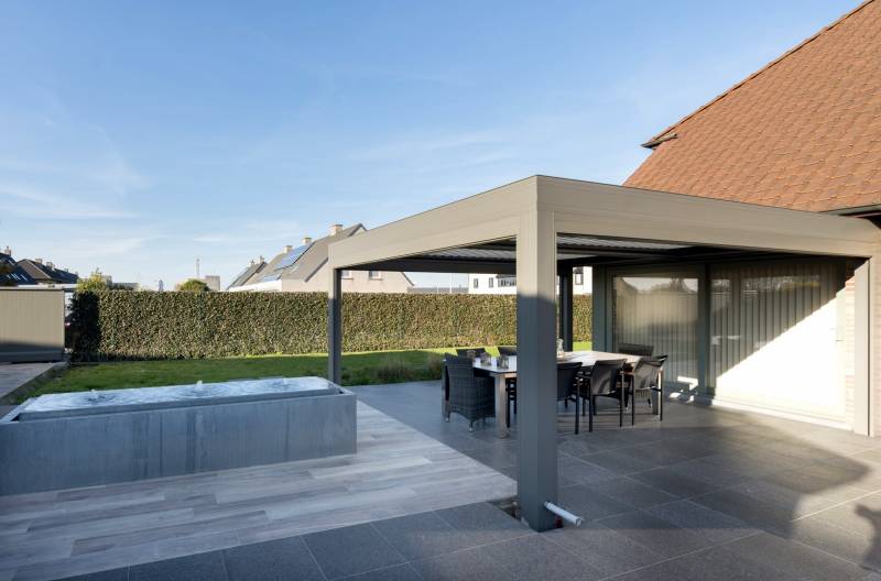 Pergola Bioclimatique Elégance visseries invisibles découpe laser  Occitanie