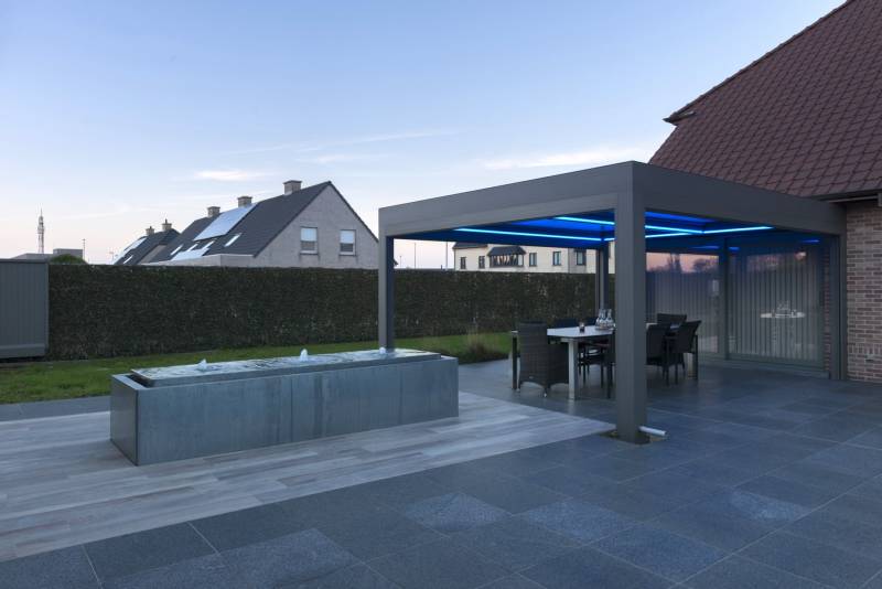 Pergola Bioclimatique de gamme Elégance personnalisation unique dans le Gard
