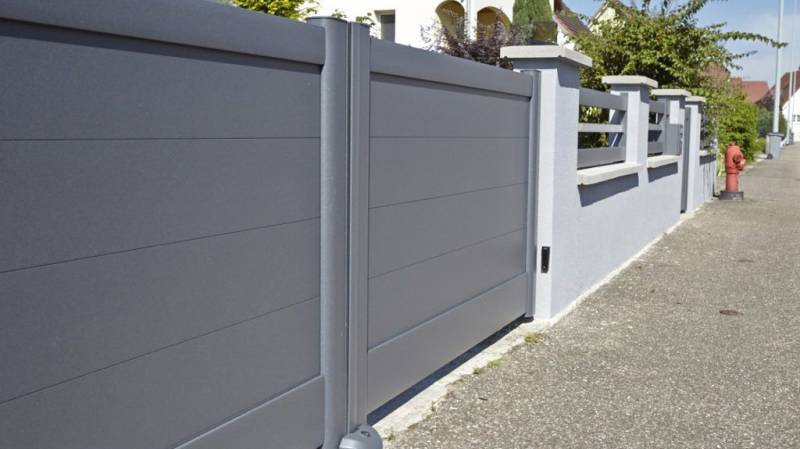portail extérieur en aluminium sur mesure