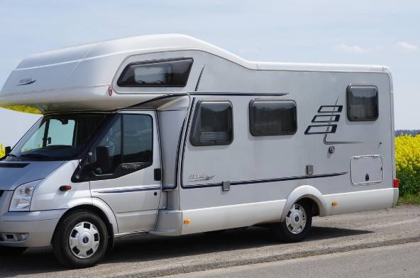 Faire installer un carport pour camping-car sur mesure aluminium à Alès dans le Gard 