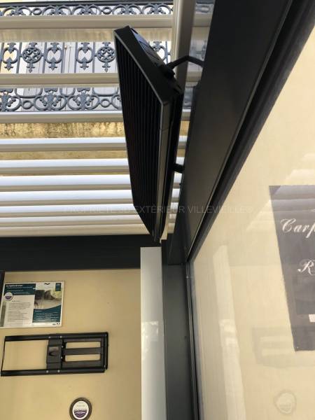 pergola bioclimatique pour le  Restaurant Pub LE CARPE DIEM  à CALVISSON (30) dans le Gard