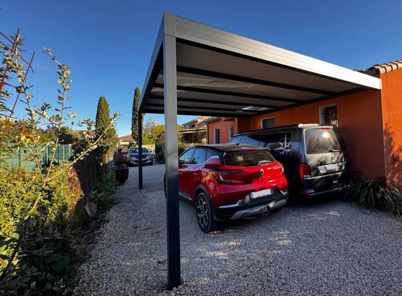 Installation d'un carport sur mesure deux véhicules à Beaucaire dans le Gard