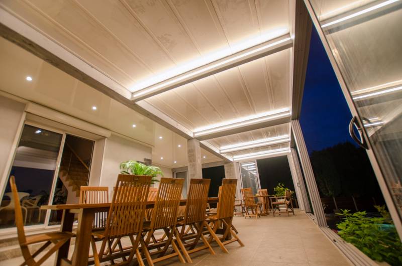 Toiture fixe ou toiture découvrable rétractable, Pergola ou Veranda une extension d’habitation isolée