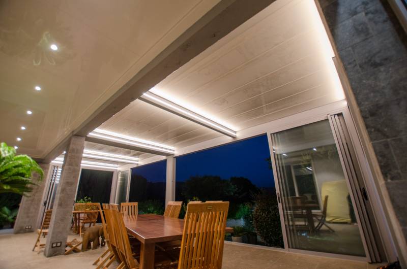 Toiture fixe ou toiture découvrable rétractable, Pergola ou Veranda une extension d’habitation isolée