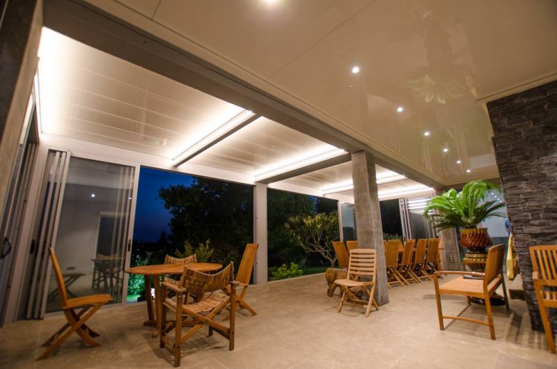 Toiture fixe ou toiture découvrable rétractable, Pergola ou Veranda une extension d’habitation isolée