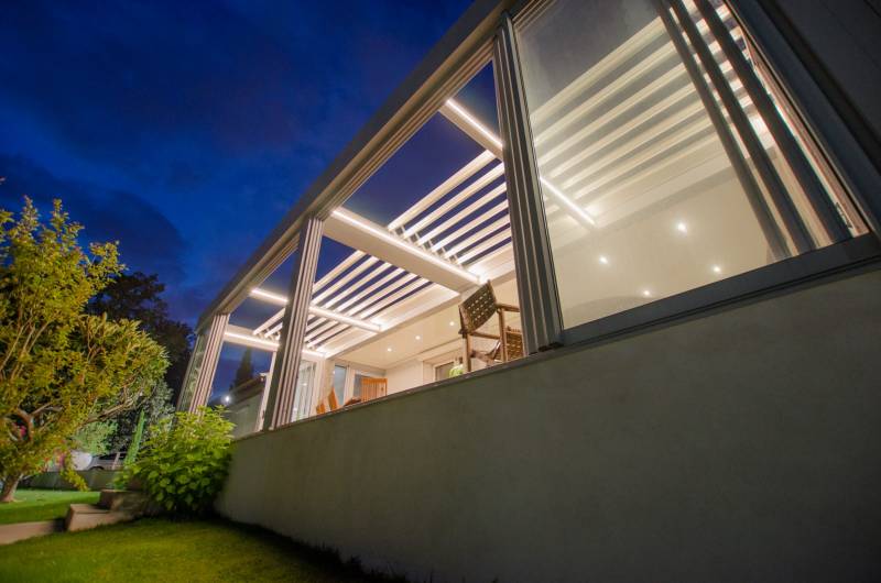 Toiture fixe ou toiture découvrable rétractable, Pergola ou Veranda une extension d’habitation isolée