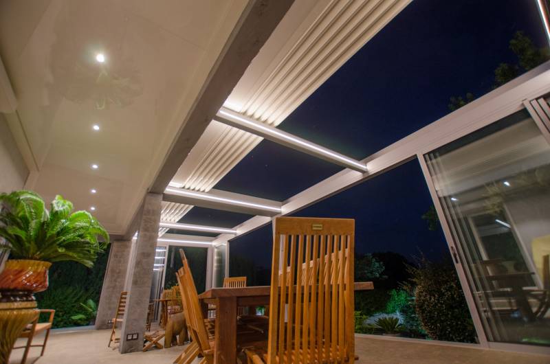 Toiture fixe ou toiture découvrable rétractable, Pergola ou Veranda une extension d’habitation isolée