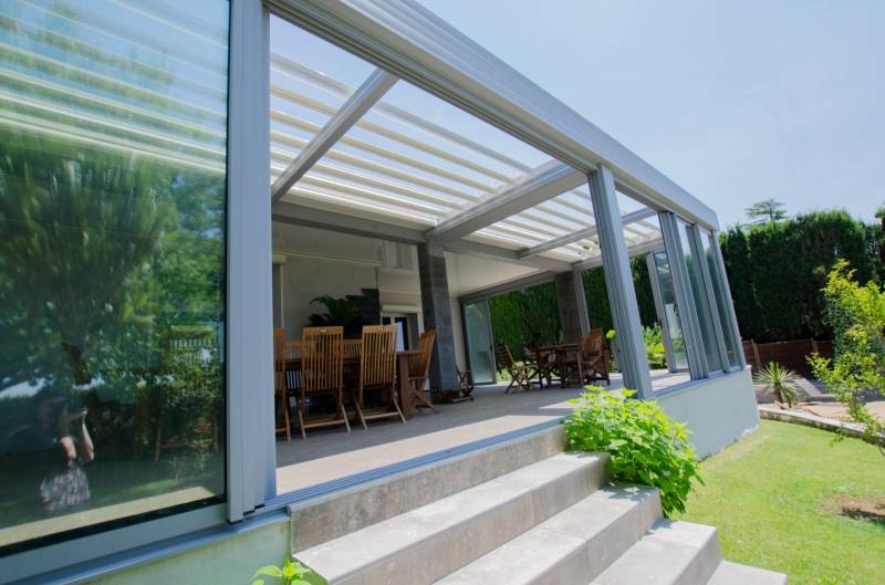 Toiture fixe ou toiture découvrable rétractable, Pergola ou Veranda une extension d’habitation isolée