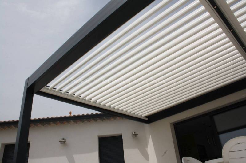 Artisan sérieux pour pose de pergola bioclimatique à lames orientables près de Montpellier