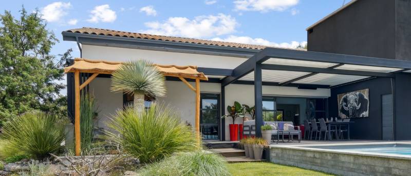 Quelle est la Différence Entre une Pergola et une Pergola Bioclimatique