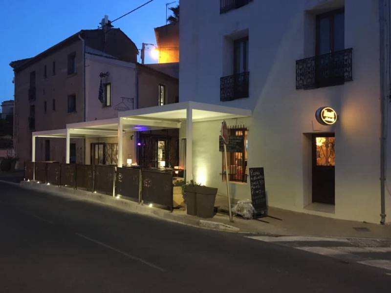 Pergola  Bioclimatique pour le restaurant Le Vieux Four à Nézignan - L’Evêque (34)